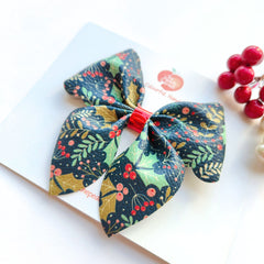 Holly Print Scalloped Pinch Bow